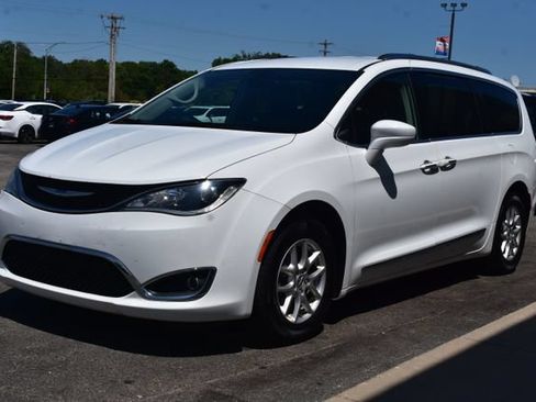 Used 2020 Chrysler Pacifica Touring-L FWD image 14
