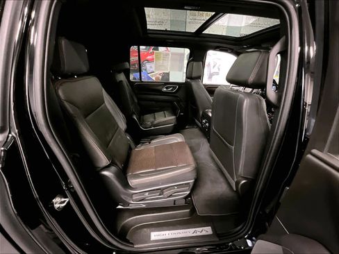 Certified 2023 Chevrolet Suburban High Country image 16