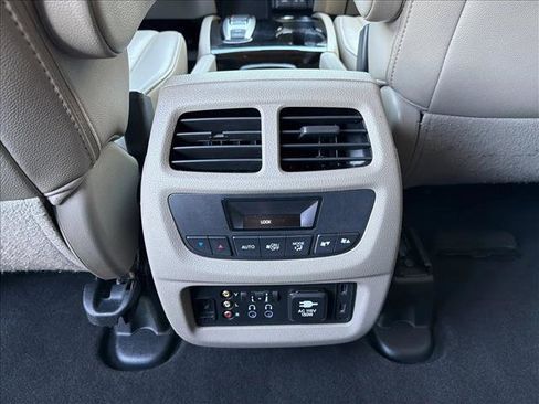 Used 2016 Honda Pilot Touring image 24