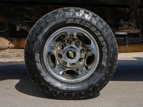 Used 2023 Chevrolet Silverado 3500 LT w/ Convenience Package image 48