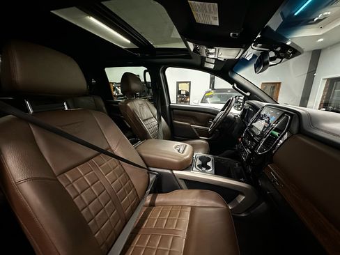 Used 2020 Nissan Titan Platinum Reserve w/ Moonroof Package image 21