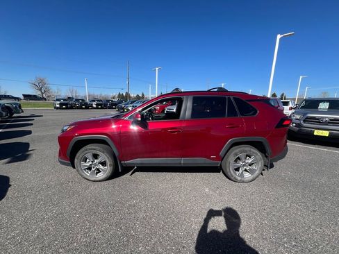 Used 2023 Toyota RAV4 LE AWD/4WD image 2