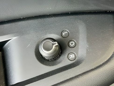 Used 2024 Jeep Grand Cherokee Limited image 19