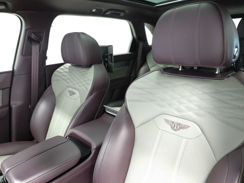 Used 2023 Bentley Bentayga Extended Wheelbase image 19