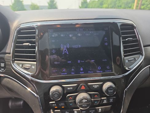 Used 2021 Jeep Grand Cherokee Limited AWD/4WD image 6