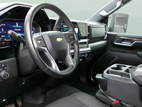 Used 2025 Chevrolet Silverado 2500 LT w/ Convenience Package AWD/4WD image 12
