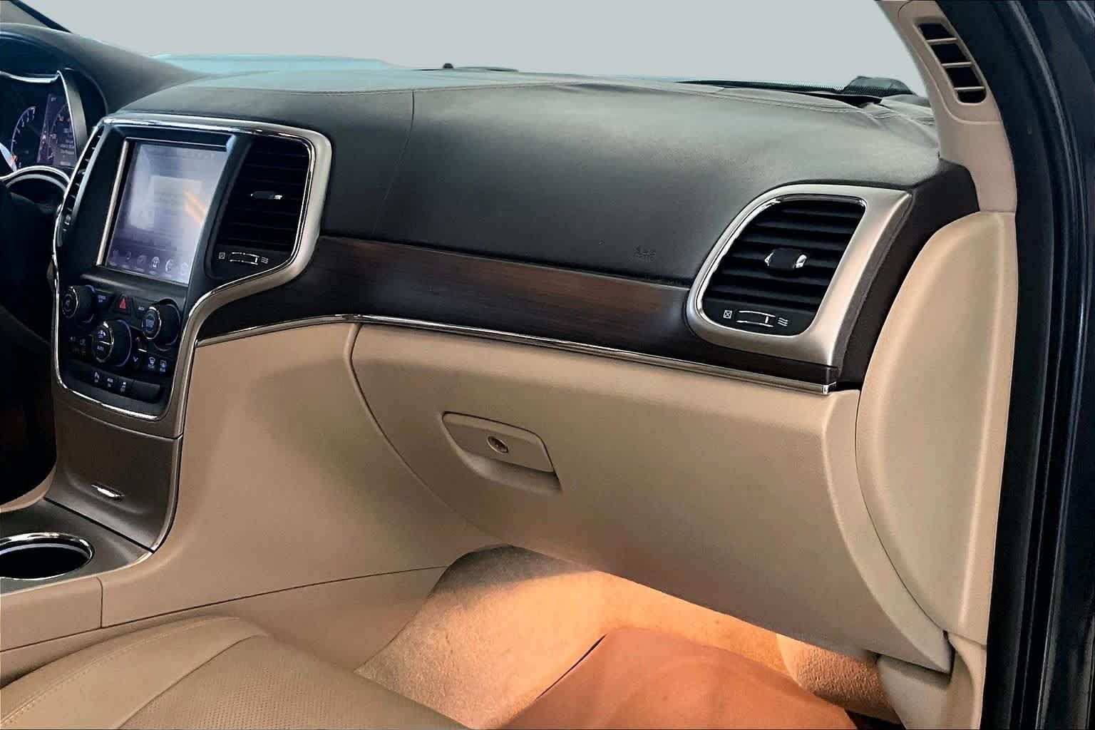 Used 2015 Jeep Grand Cherokee Overland RWD image 16