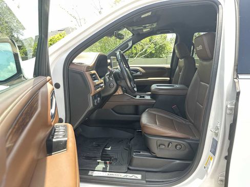 Used 2021 Chevrolet Tahoe High Country RWD image 2