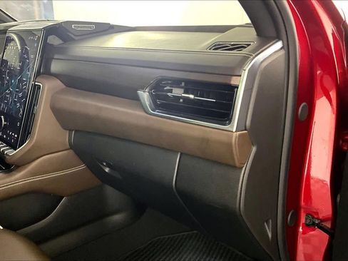 Certified 2025 GMC Yukon XL Denali Ultimate w/ LPO, Floor Liner Package AWD/4WD image 18