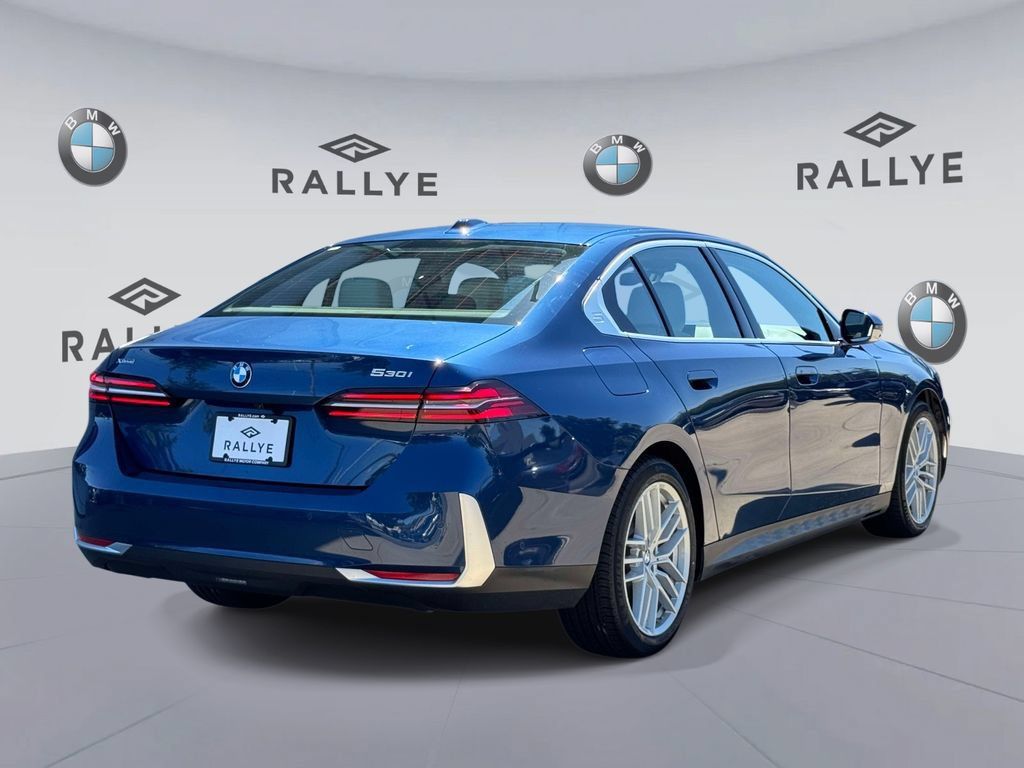 Certified 2024 BMW 530i xDrive w/ Premium Package AWD/4WD image 5