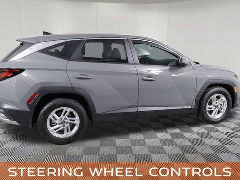 Used 2025 Hyundai Tucson SE image 5