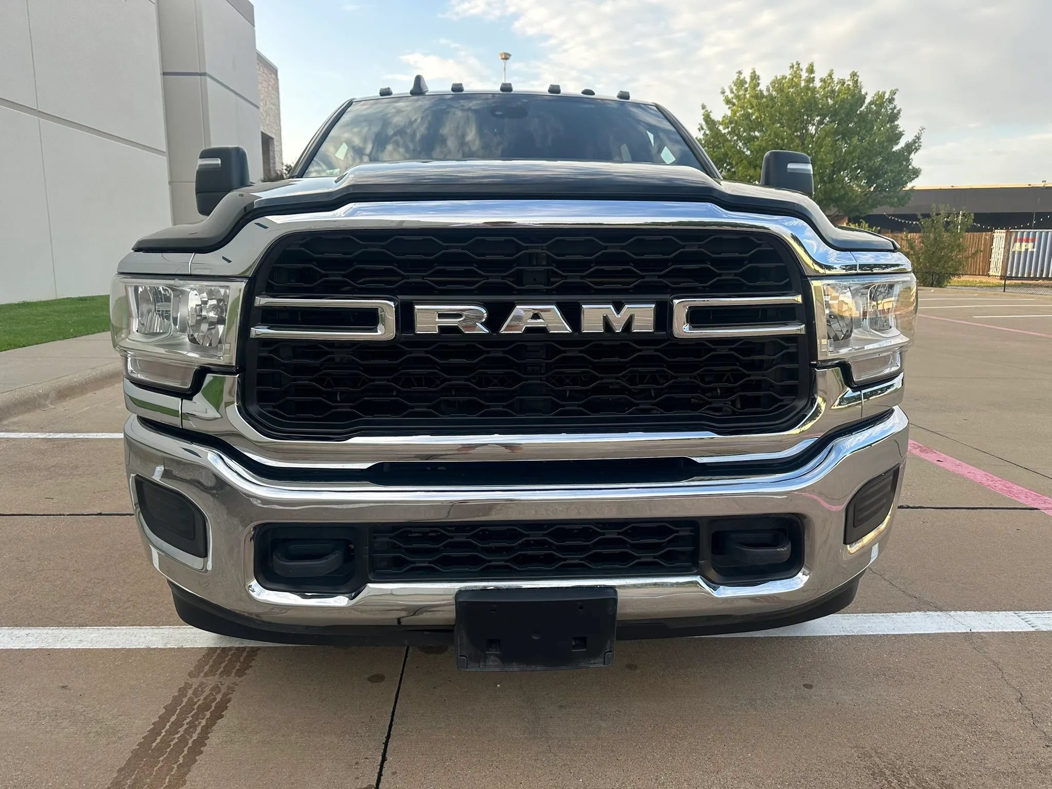 Used 2024 RAM 3500 Tradesman w/ Chrome Appearance Group AWD/4WD image 4