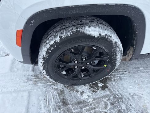 New 2026 Jeep Grand Cherokee Altitude AWD/4WD image 10
