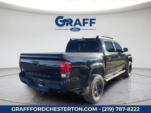 Used 2019 Toyota Tacoma TRD Sport AWD/4WD image 7
