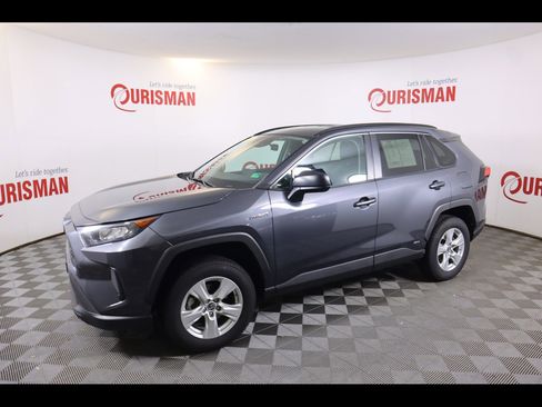 Used 2020 Toyota RAV4 LE image 4