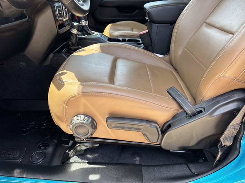 Used 2020 Jeep Wrangler Unlimited Sahara AWD/4WD image 16