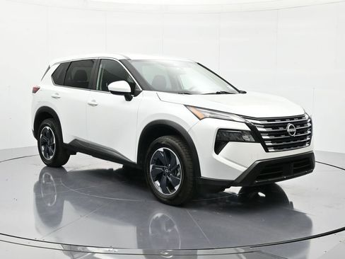 Certified 2024 Nissan Rogue SV image 3