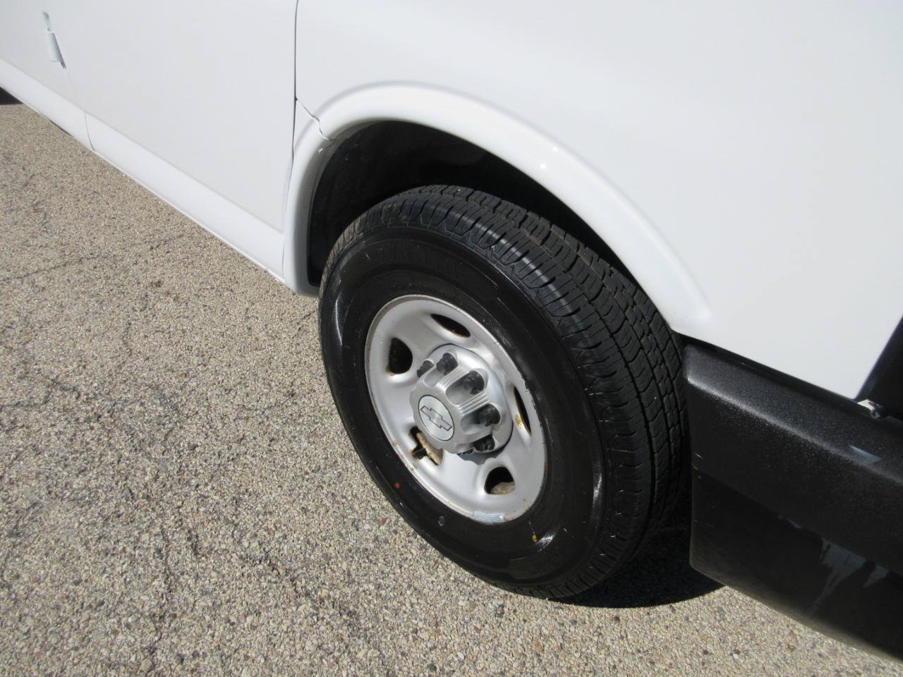Used 2016 Chevrolet Express 3500 Extended RWD image 15