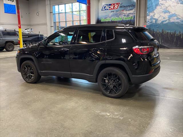 Certified 2026 Jeep Compass Latitude AWD/4WD image 3