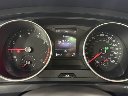 Used 2021 Volkswagen Tiguan SE w/ Panoramic Sunroof Package image 18