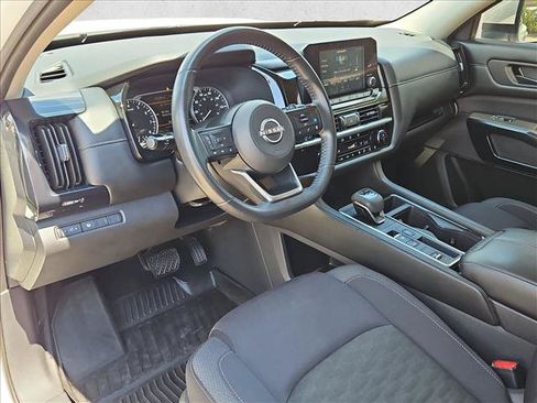 Used 2024 Nissan Pathfinder SV FWD image 10