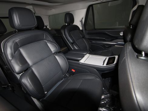 New 2026 Lincoln Navigator Reserve AWD/4WD image 22