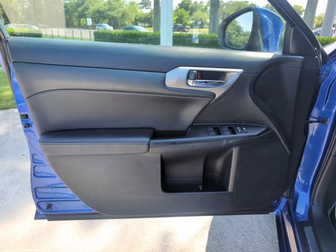 Used 2015 Lexus CT 200h w/ Navigation Package FWD image 14