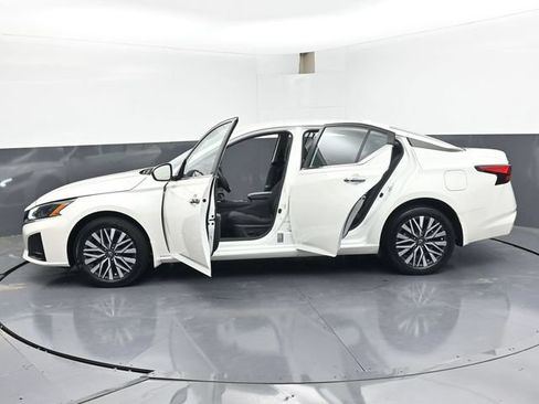 Used 2024 Nissan Altima 2.5 SV AWD/4WD image 49