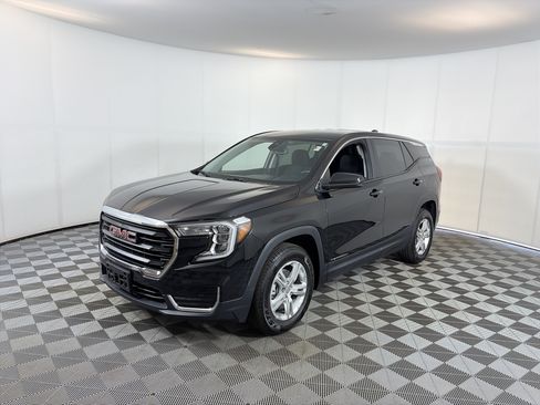 Certified 2024 GMC Terrain SLE AWD/4WD image 2