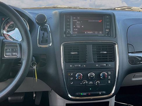 Used 2020 Dodge Grand Caravan SE FWD image 9