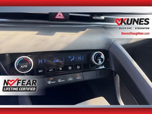 Used 2022 Hyundai Elantra SEL FWD image 31