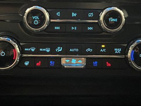 Used 2024 Ford F250 Lariat w/ Sport Appearance Package AWD/4WD image 41
