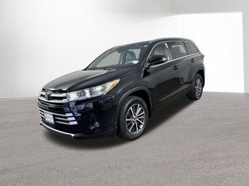 Used 2018 Toyota Highlander XLE AWD/4WD image 2