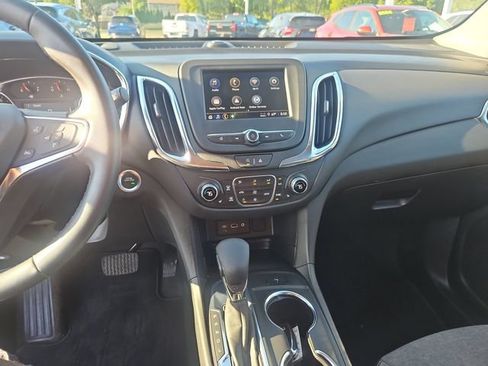 Used 2024 Chevrolet Equinox LT FWD image 17