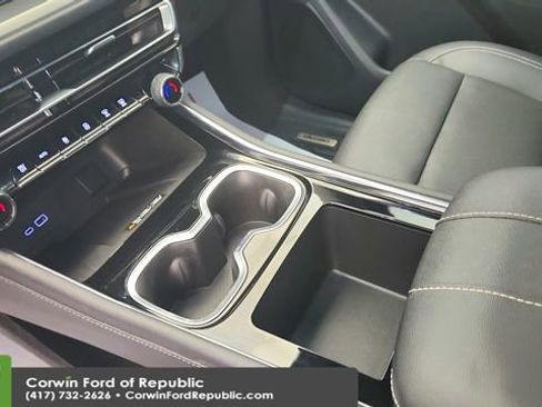 Used 2025 Chevrolet Traverse LT w/ Midnight/Sport Edition image 15