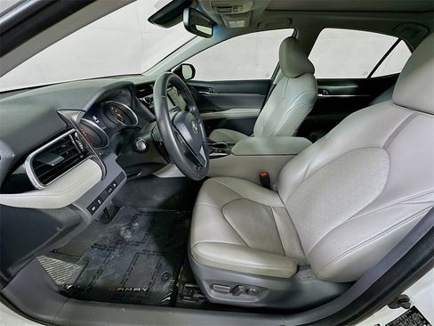 Used 2018 Toyota Camry XSE image 13