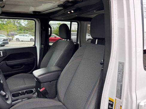 Used 2025 Jeep Wrangler Unlimited Sport AWD/4WD image 36