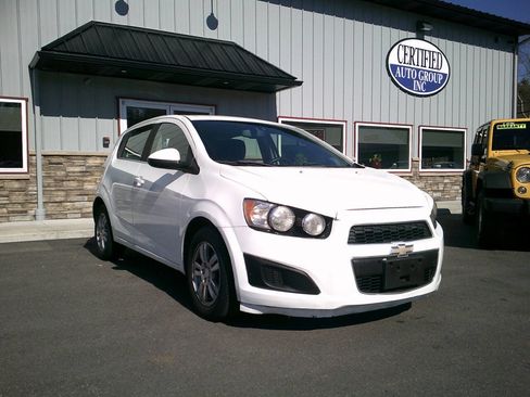 Used 2016 Chevrolet Sonic LT FWD image 1