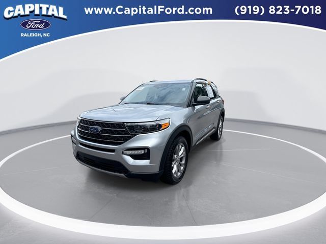 Used 2023 Ford Explorer XLT w/ Equipment Group 202A AWD/4WD image 4