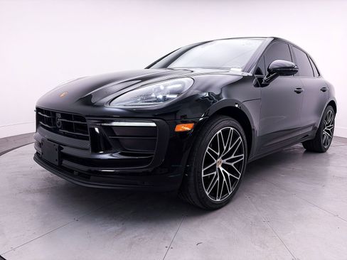 Used 2023 Porsche Macan Turbo image 13