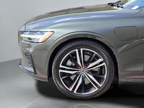 Used 2022 Volvo S60 T8 R-Design Expression w/ Premium Package AWD/4WD image 35
