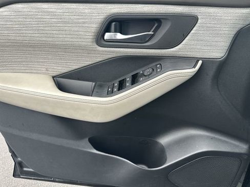 Certified 2023 Nissan Rogue SV image 27