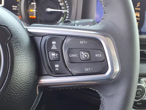 Used 2025 Jeep Wrangler Unlimited Sahara AWD/4WD image 32