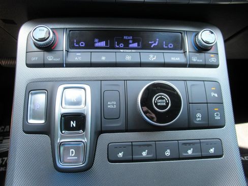 Used 2022 Hyundai Palisade Limited FWD image 26