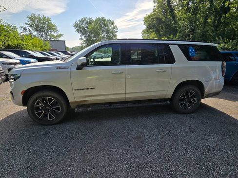 Used 2023 Chevrolet Suburban Z71 w/ Luxury Package AWD/4WD image 3
