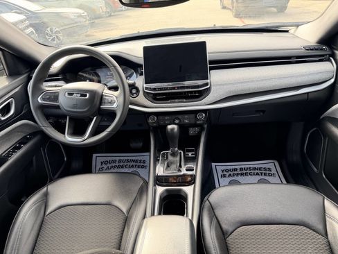 Used 2024 Jeep Compass Latitude image 23