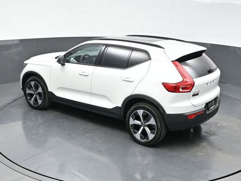 Used 2023 Volvo XC40 B5 Plus w/ Climate Package image 29