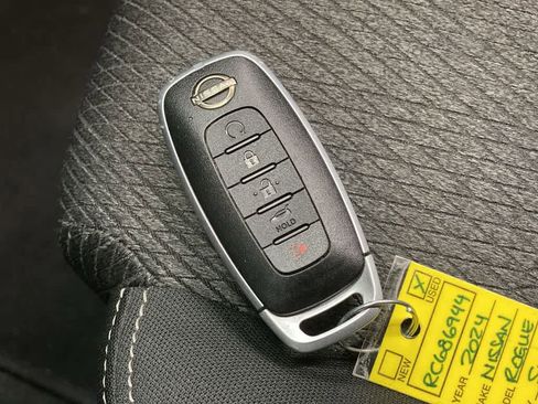 Used 2024 Nissan Rogue SV image 28