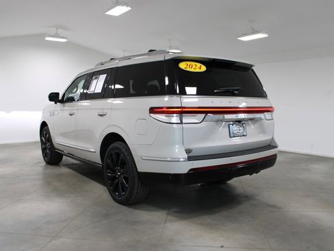 Used 2024 Lincoln Navigator Reserve image 7
