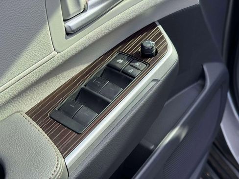 Used 2023 Toyota Sienna XLE image 16